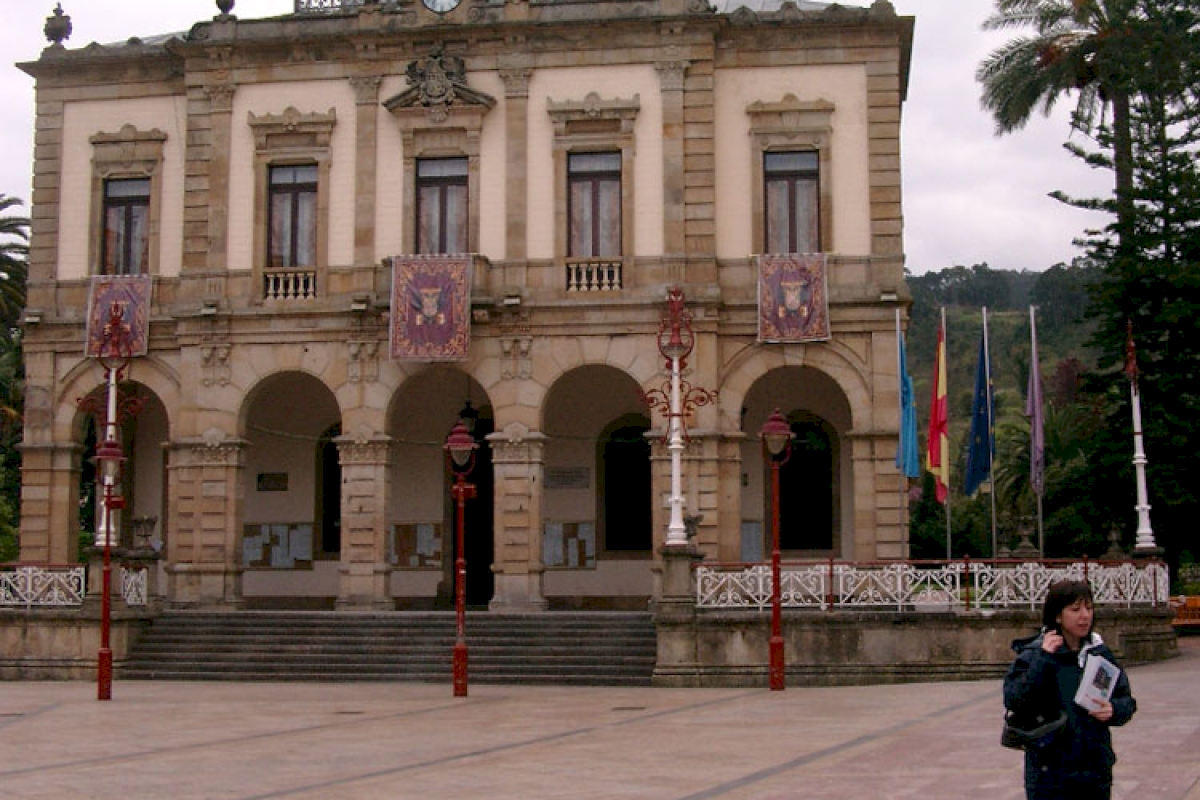 Villaviciosa noticias | Qué ver y hacer | ODA A LA PLAZA DEL GÜEVU De ...